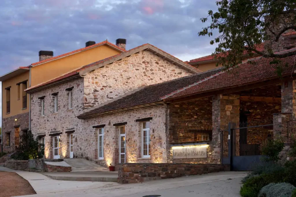 Molino de Losacio vista exterior atardecer 1