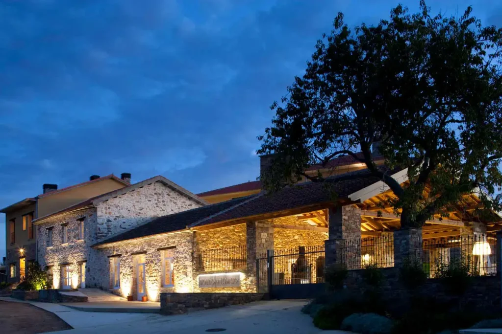 Molino de Losacio vista exterior nocturna 1