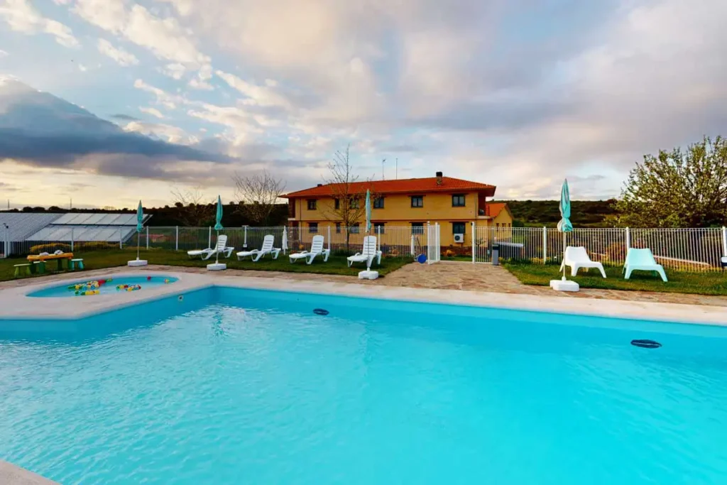 Molino de Losacio piscina exterior 2